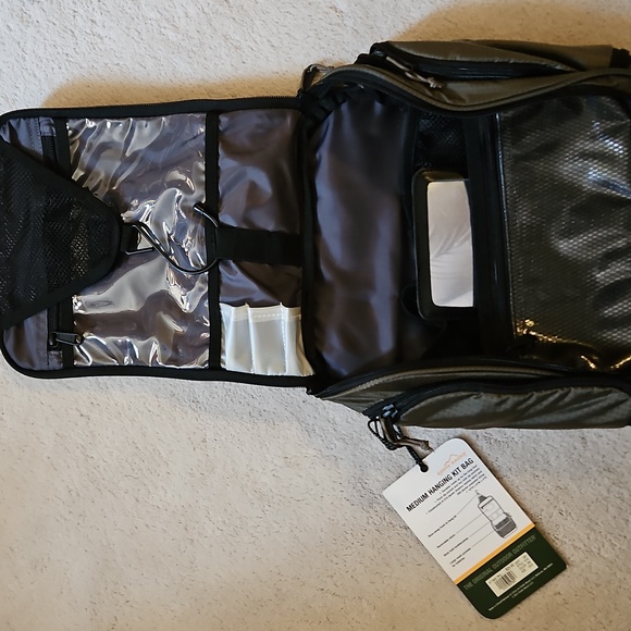 Hanging Toiletry Kit NWT Eddie Bauer - Picture 3 of 7